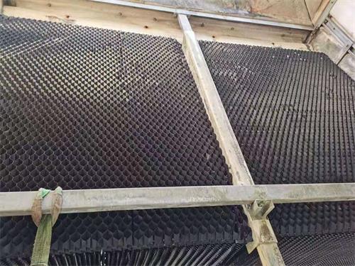 深圳招商銀行研發(fā)中心冷卻塔填料更換、底盤漏水補(bǔ)漏